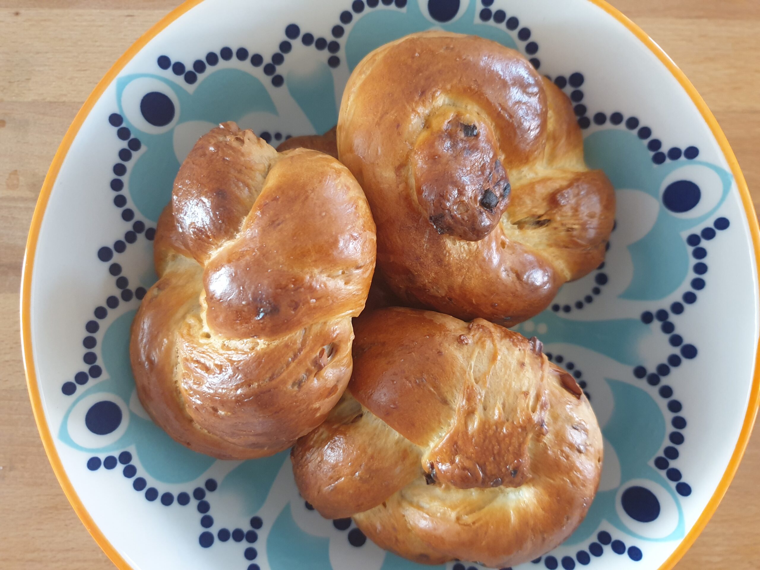 Dried Tomatoes Knot Buns